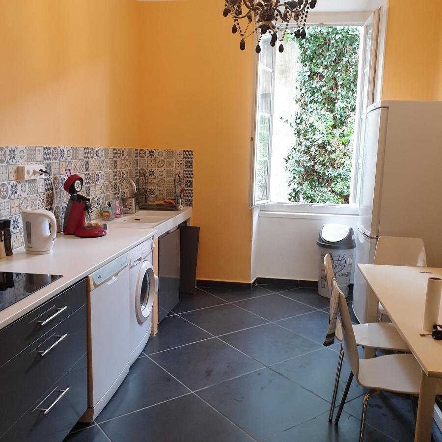 Appartement Intra Muros 8 Personnes Climatise Wifi Stationnement Facile Avignon Exterior photo
