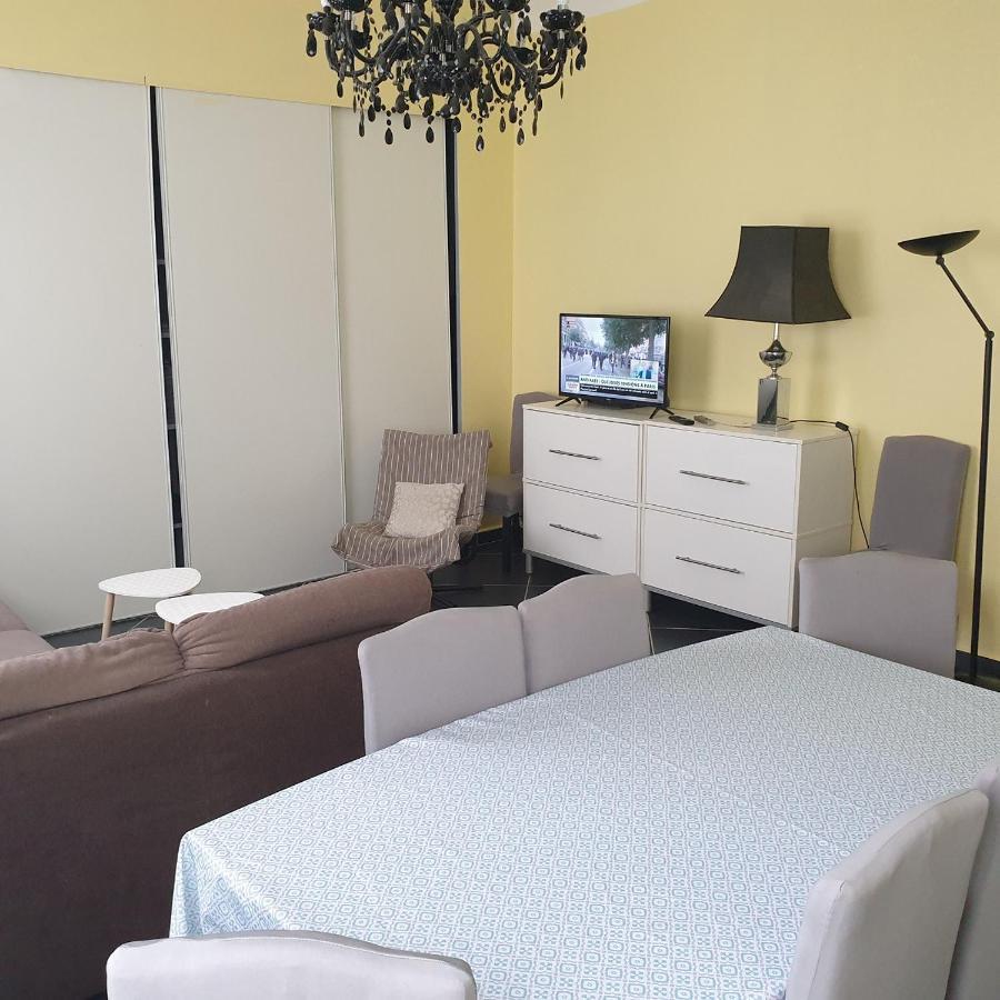 Appartement Intra Muros 8 Personnes Climatise Wifi Stationnement Facile Avignon Exterior photo